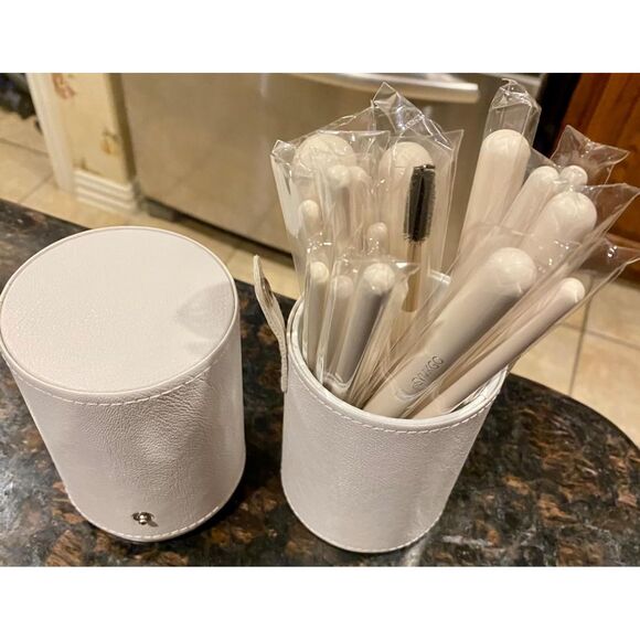 Hemkgo 18pcs Professional Premium Synthetic Makeup Brushes with Case - Picture 4 of 6